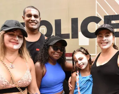 Família desce em peso para o show da banda Fantasmão em Salvador