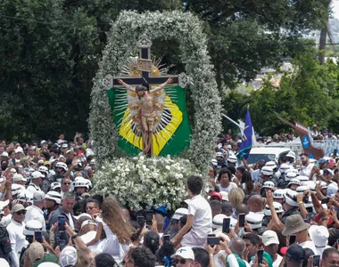 Festa reúne milhares de féis