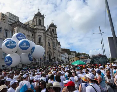 Lavagem do Bonfim reúne centenas de pessoas para prestigiar a fé
