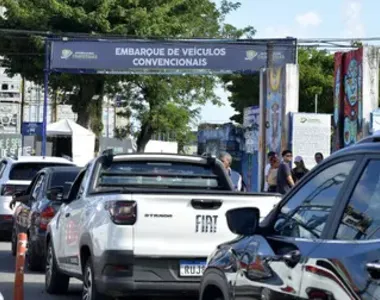 Saída para o Réveillon tem filas no ferry e trânsito intenso nas rodovias da Bahia