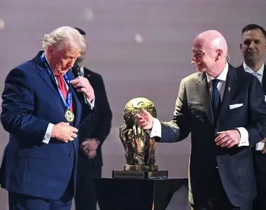 Trump recebe prêmio da paz da Fifa