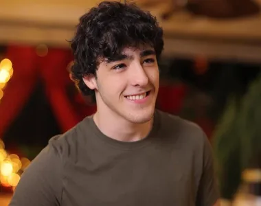 Filho do cantor Bruno, Enzo Rabelo está namorando com Carol Bondariw