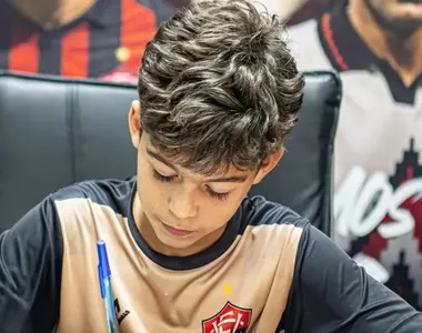 Bernardo, novo jogador da base do Vitória