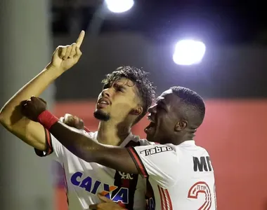 Paquetá marcou gol em cima do Vitória, no Barradão, em 2018