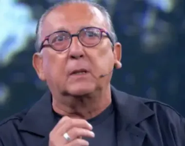 Família do apresentador confirmou a internação