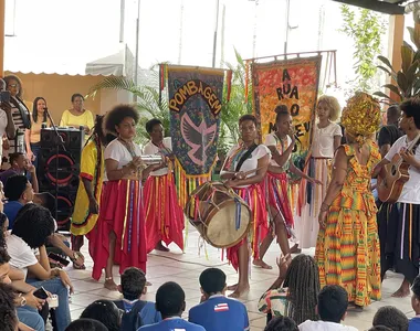 O cortejo acontece no domingo de carnaval