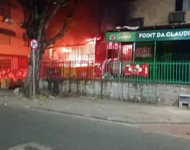 Incêndio em depósito de ambulantes na Barra, em Salvador