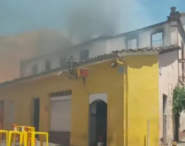Incêndio acabou atingindo bares famosos do Santo Antônio Além do Carmo