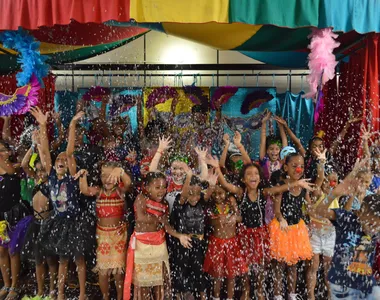 Criançada se diverte com programação