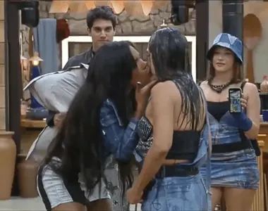 Carol beijou Yoná sem consentimento