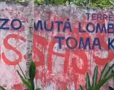 Terreiro de Candomblé é pichado com ofensas religiosas em Salvador