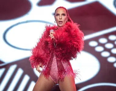 Aos 53 anos, Ivete exibiu o corpão nas redes sociais