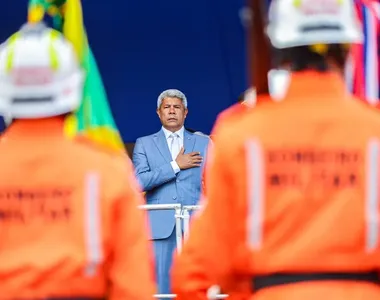 Governador diz que funcionários merecem