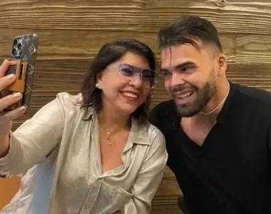 Roberta Miranda namora um 'novinho' 44 anos mais jovem