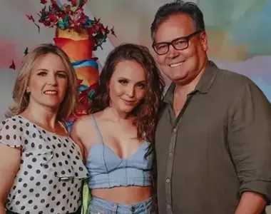 Larissa Manoela e os pais