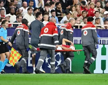 Vanderson sai de campo lesionado em Monaco x Manchester City