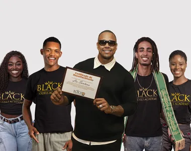 Léo Santana com os participantes