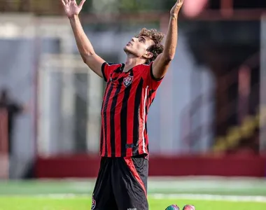 Luis Aucélio comemora gol decisivo pelo Vitória na Copinha 2026