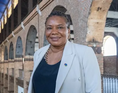 Ministra volta ao bloco em 2026