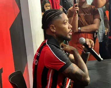 Multidão brotou no Shopping Paralela para presenciar o retorno de Marinho