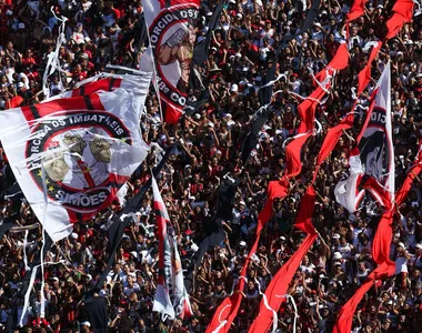 Marinho assistiu o Ba-Vi no Barradão, próximo à torcida organizada Os Imbatíveis