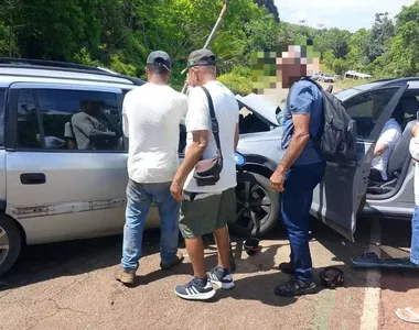 Duas pessoas morrem em grave acidente entre dois carros em Valença
