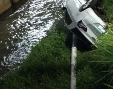 Condutor do veículo ficou ferido