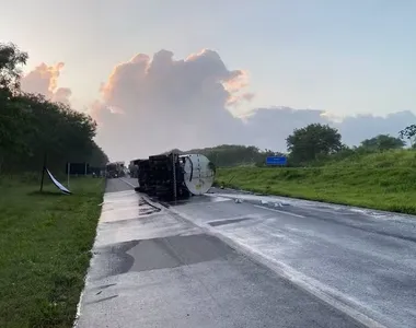 Acidente envolvendo caminhão-tanque de combustível