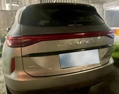 Carro roubado pelos criminosos