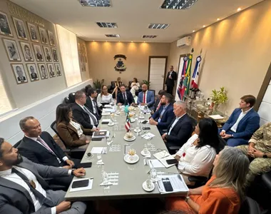 Chefes de departamento e coordenadores da Polícia Civil reunidos para solucionar os crimes