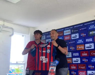 Gómez foi apresentado pelo diretor Cadu Santoro