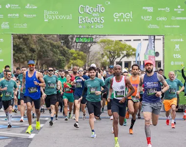 Atletas durante corrida