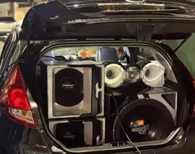 Drogas e armas foram apreendidas durante a operação