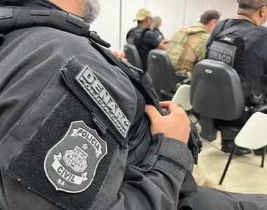 Mandados judiciais bloqueiam R$ 100 milhões de grupo criminoso