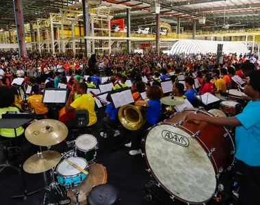 Neojiba leva música sinfônica para dentro da fábrica da BYD na Bahia
