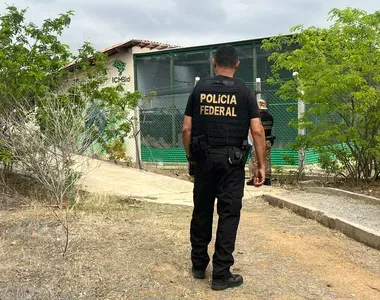 Cerca de 30 policiais foram pra pista