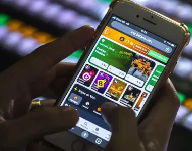 Homem foi preso por gastar doações do filho em apostas virtuais