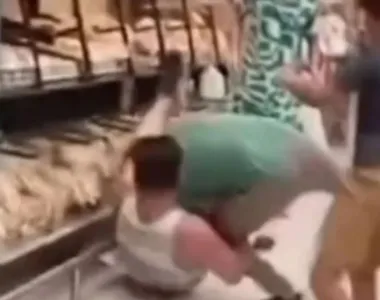 Até uma criança disparou socos contra um dos envolvidos