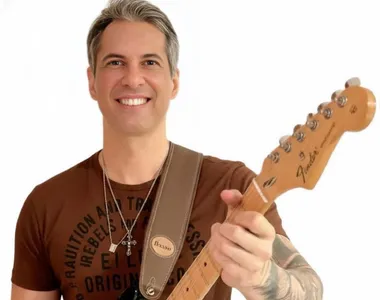 Cantor Peu Carvallho