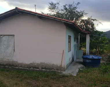 Casa onde suspeitos foram localizados