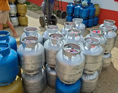 Botijões eram comercializados em local com intensa circulação