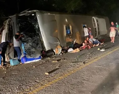 Acidente aconteceu na noite de sexta-feira (17)