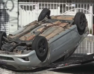 Carro foi retirado do local por volta das 9h
