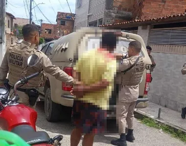Suspeito foi levado de camburão para UPA