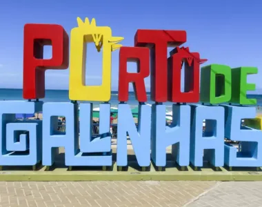 Barracas estão vazias no período que o turismo impulsiona a economia local