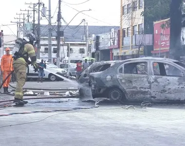 Um dos carros teve perda total