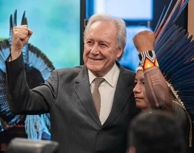 Ministro de Justiça e Segurança Pública, Ricardo Lewandowski, ao lado da comunidade indigena