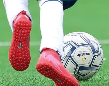 Professor de escolinha de futebol é preso na Bahia por aliciar adolescentes