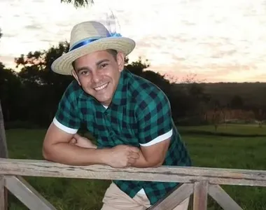 Professor foi empurrado de um penhasco