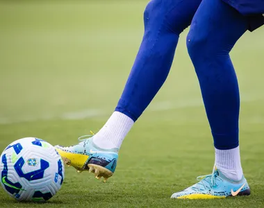 A bola vai rolar pela elite nacional nesta noite